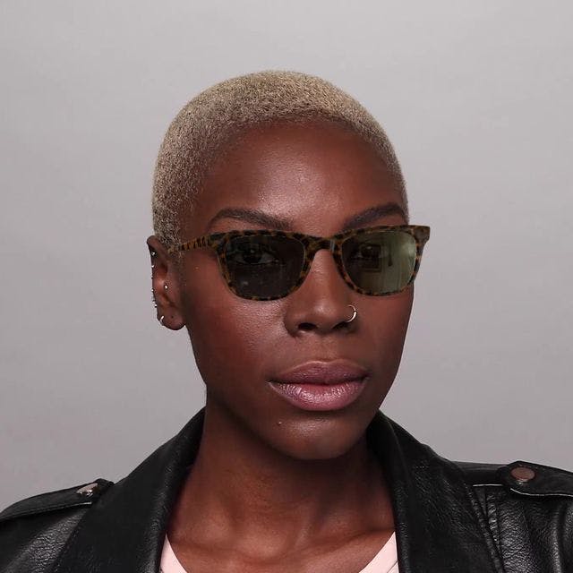 On_Model_Female01, Seen SN SU0017 Sunglasses