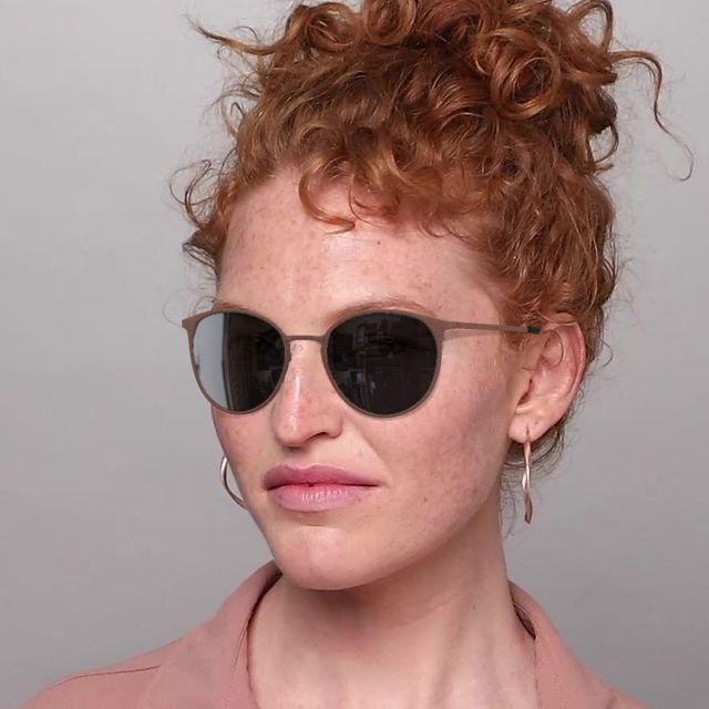 On_Model_Female02 Seen SNSF0022 Sunglasses Grey / Pink