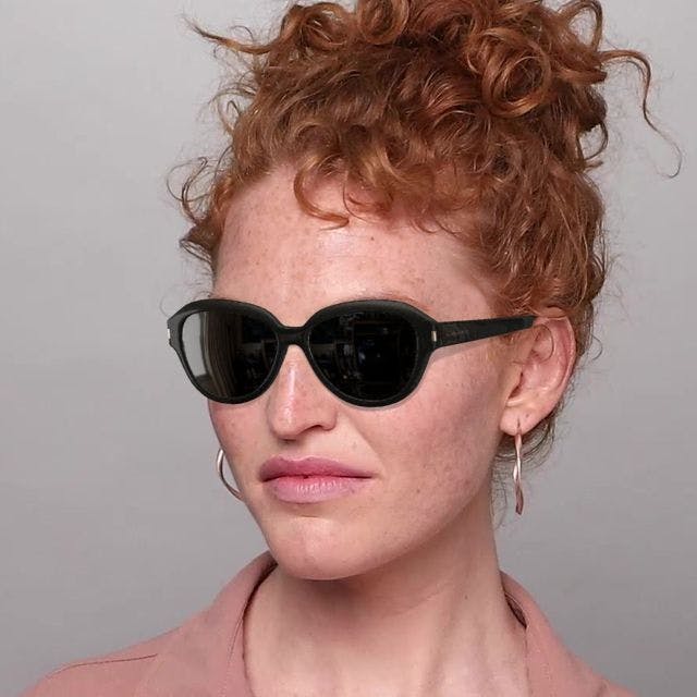 [products.image.on_model_female02] Saint Laurent SL400 1
