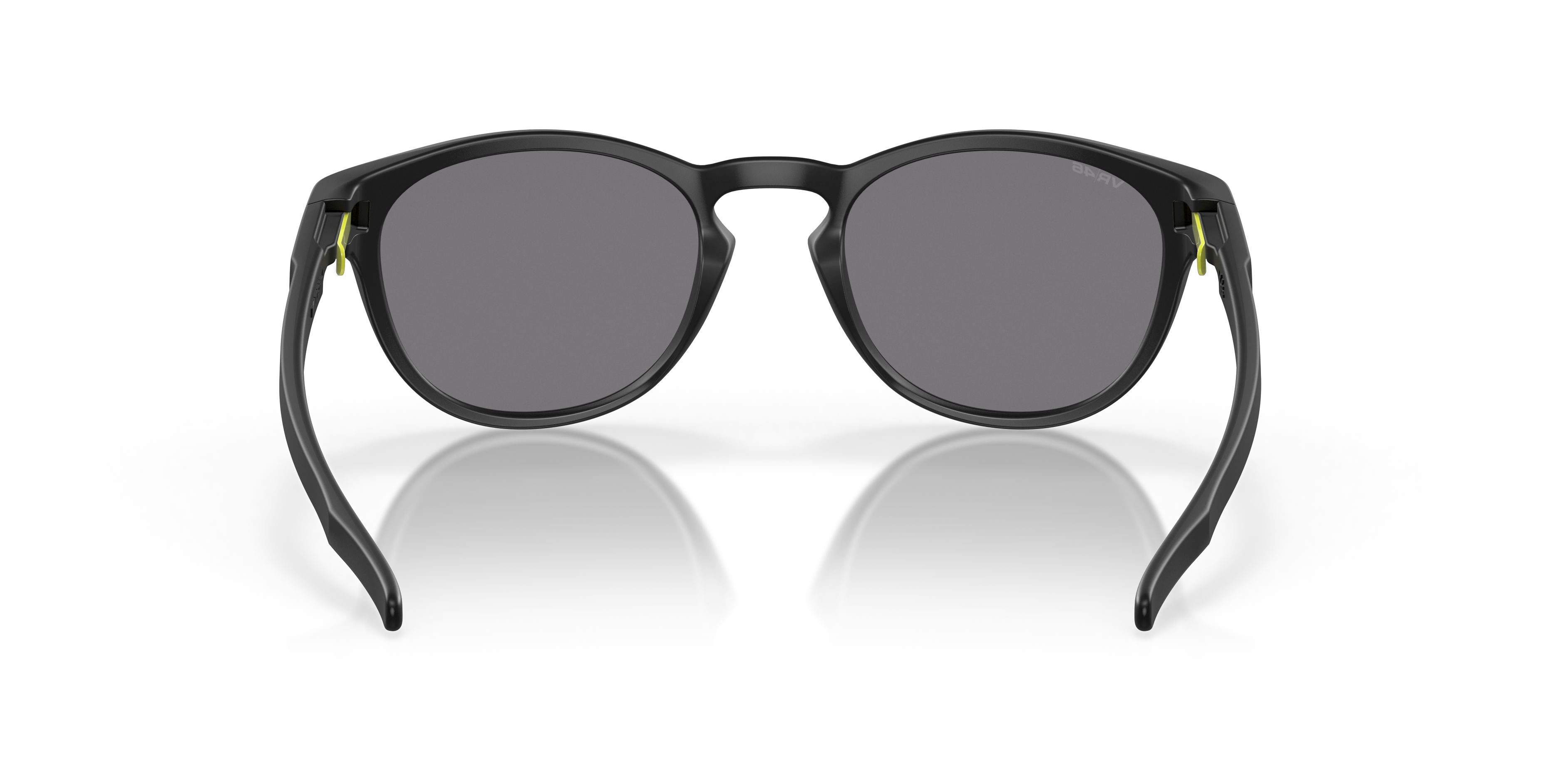 Detail02 Oakley Latch OO 9265 Sunglasses Silver / Black