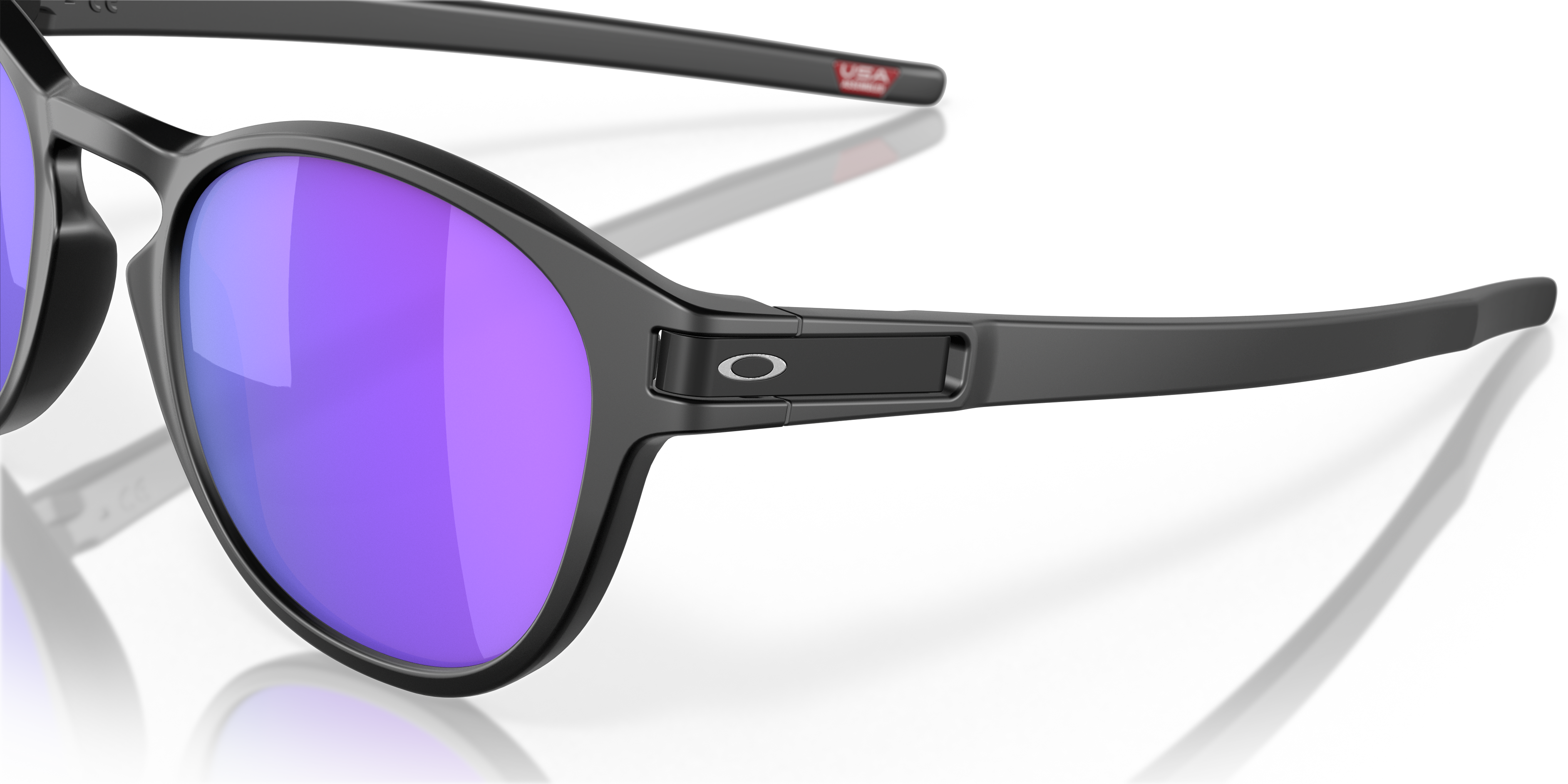 Detail01 Oakley Latch OO 9265 Sunglasses Violet / Black