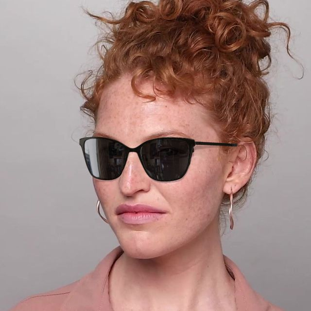 On_Model_Female02 Seen SNSF0021 Sunglasses Grey / Black